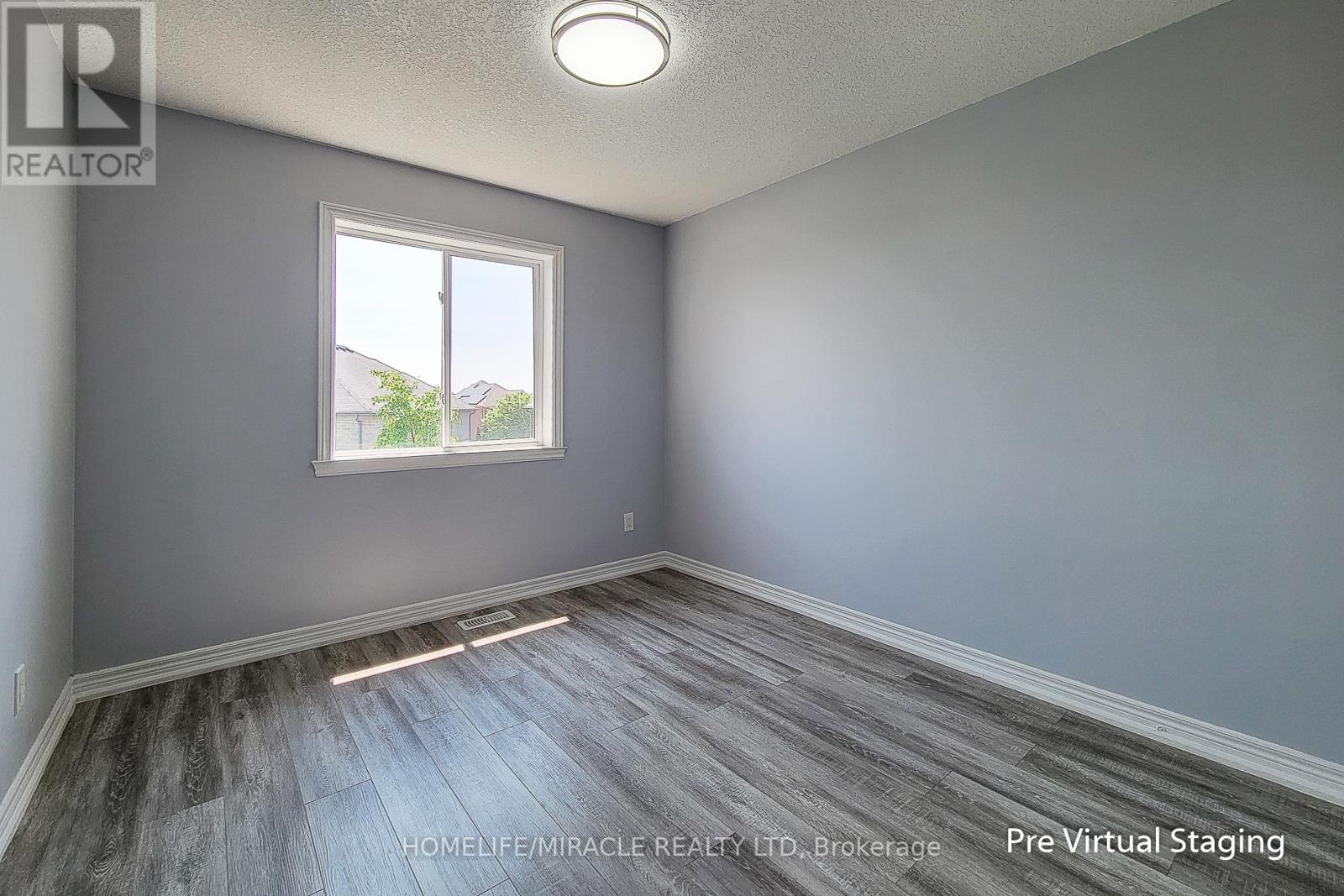 Photo 33 of 77 Highgate Drive, Hamilton ON
