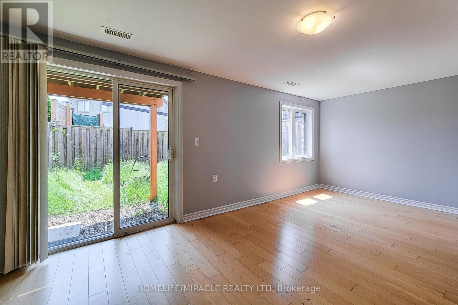Photo 10 of 77 Highgate Drive, Hamilton ON