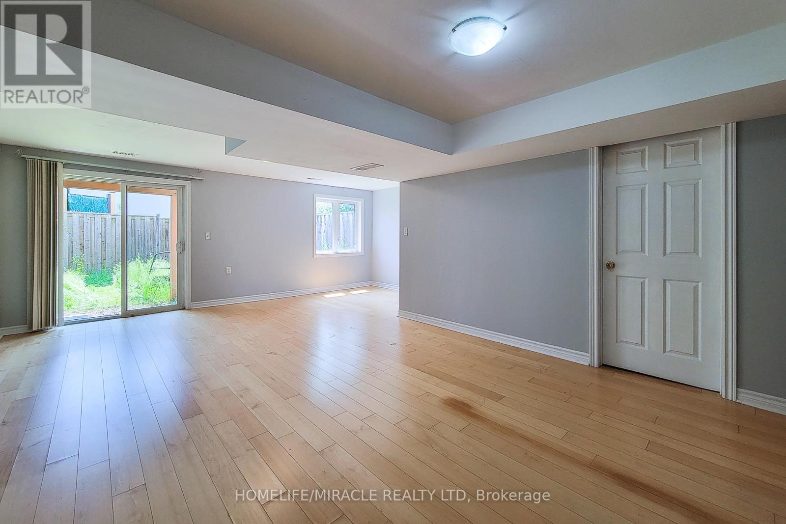 Photo 18 of 77 Highgate Drive, Hamilton ON