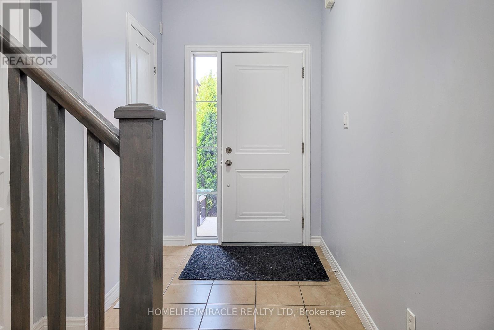 Photo 8 of 77 Highgate Drive, Hamilton ON