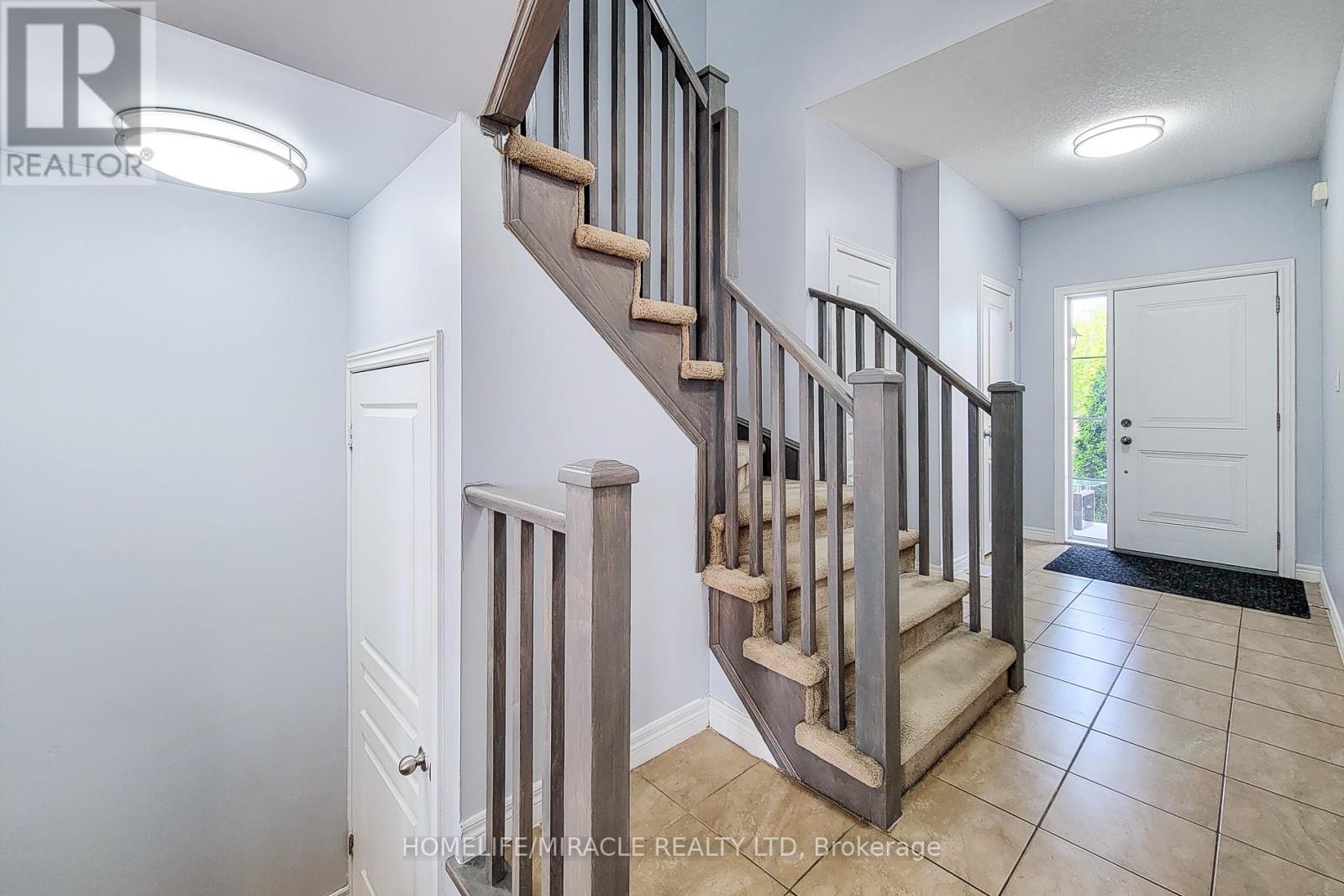 Photo 15 of 77 Highgate Drive, Hamilton ON