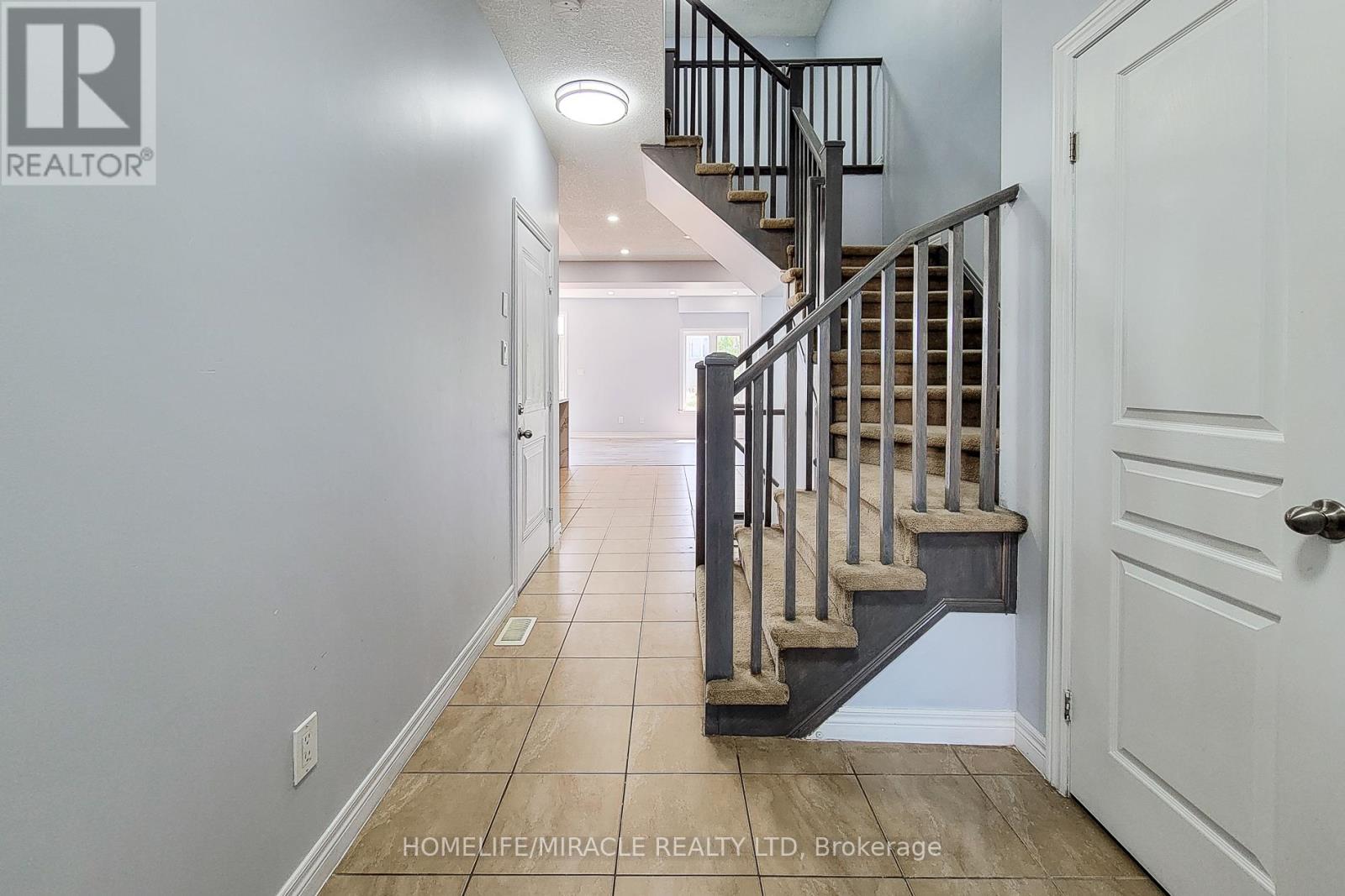 Photo 35 of 77 Highgate Drive, Hamilton ON