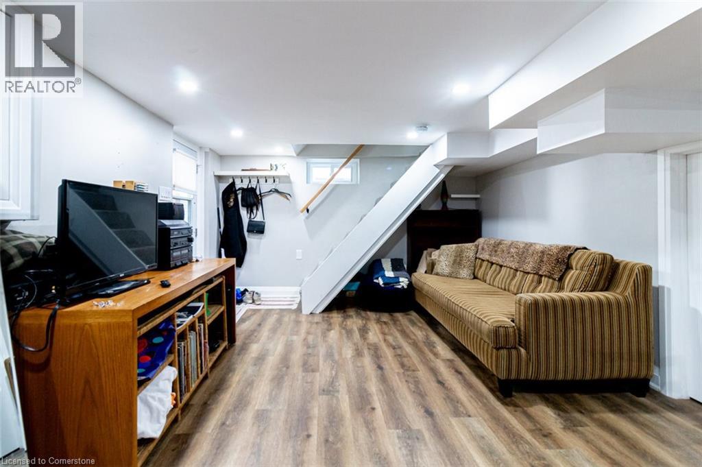 Photo 8 of 773 Lawrence Road, Hamilton ON