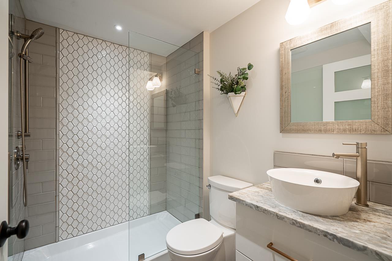 Photo 19 of 33781 Rockland Avenue, Abbotsford BC