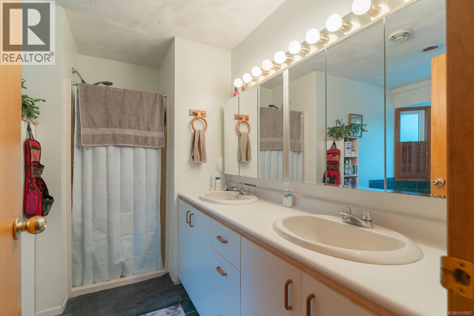 2742 Cedar Heights Cres, Nanaimo