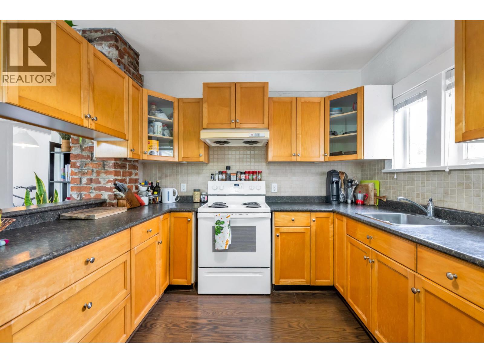 Photo 7 of 4605 Fraser Street, Vancouver BC