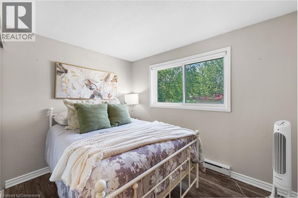 Photo 17 of 23 Huntingwood Crescent, Brampton ON