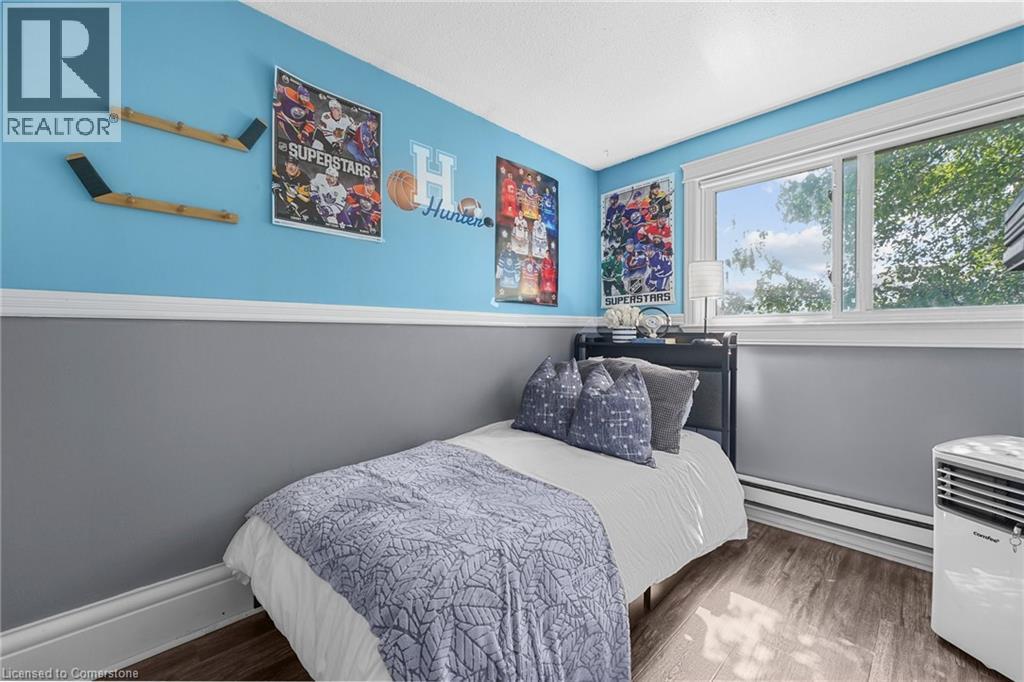 Photo 18 of 23 Huntingwood Crescent, Brampton ON
