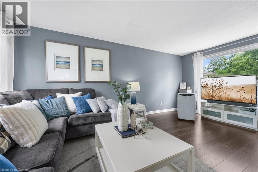 Photo 4 of 23 Huntingwood Crescent, Brampton ON