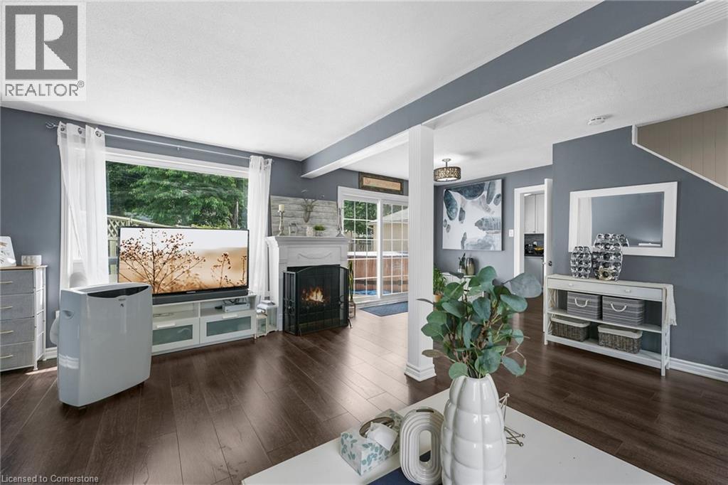 Photo 5 of 23 Huntingwood Crescent, Brampton ON