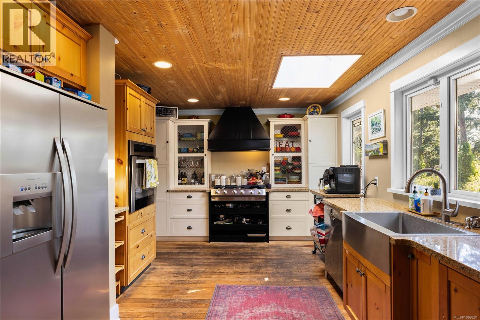  3935 Tudor Avenue, Saanich