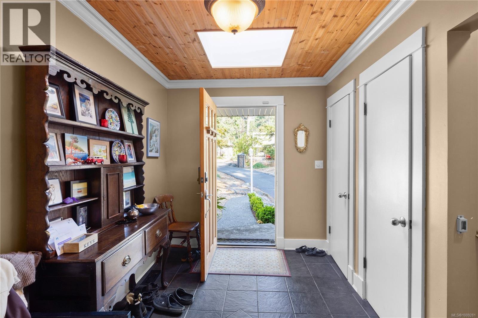  3935 Tudor Avenue, Saanich