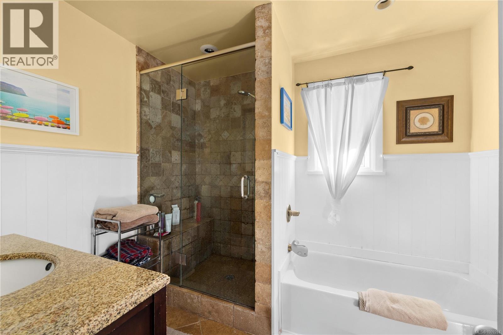  3935 Tudor Avenue, Saanich