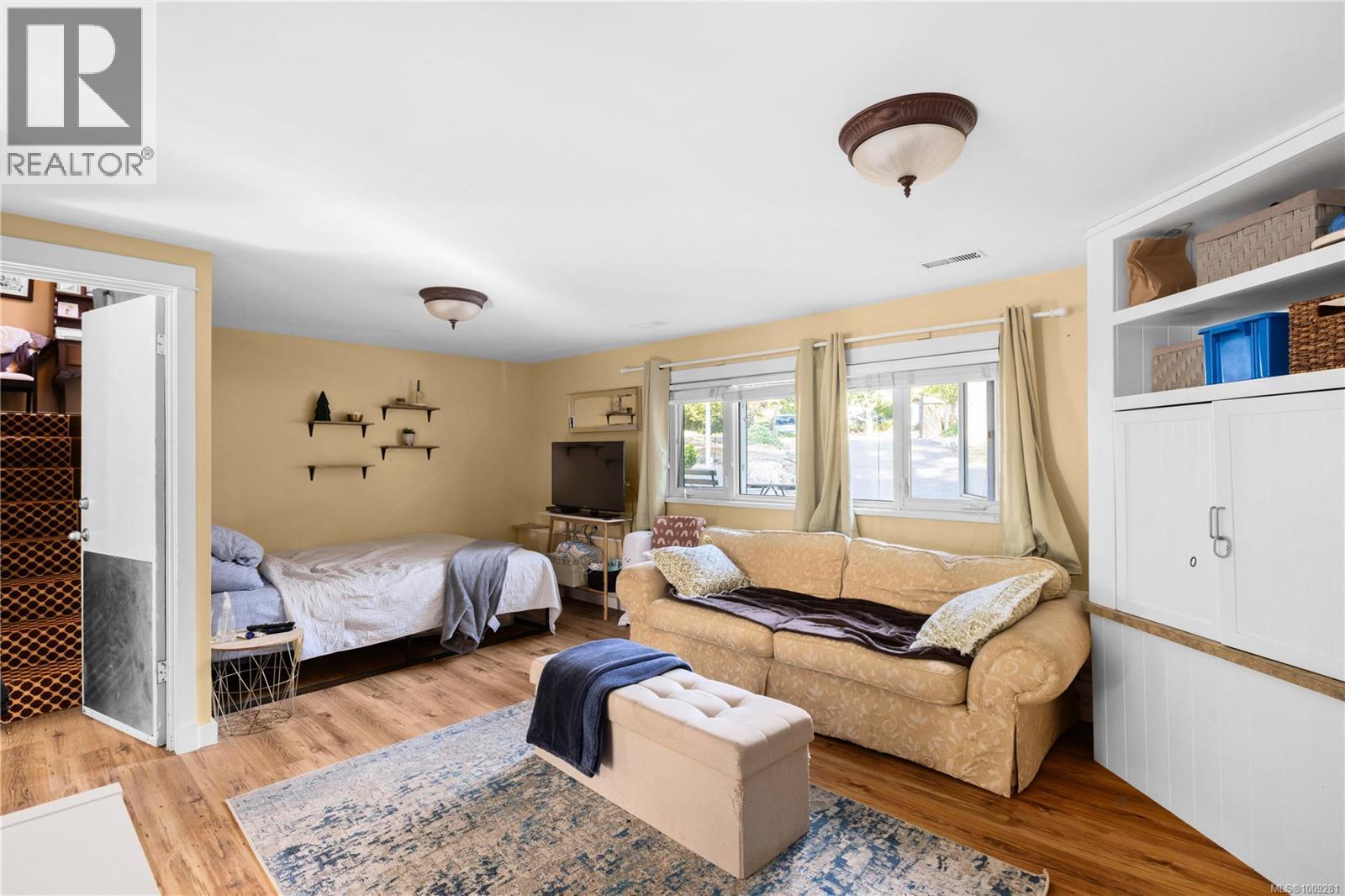 3935 Tudor Avenue, Saanich