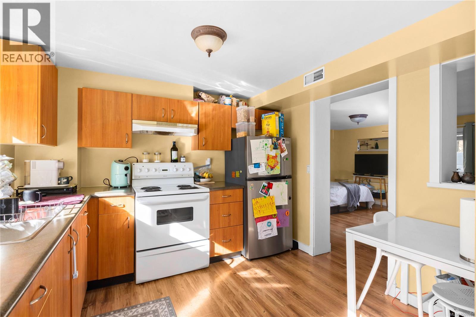  3935 Tudor Avenue, Saanich