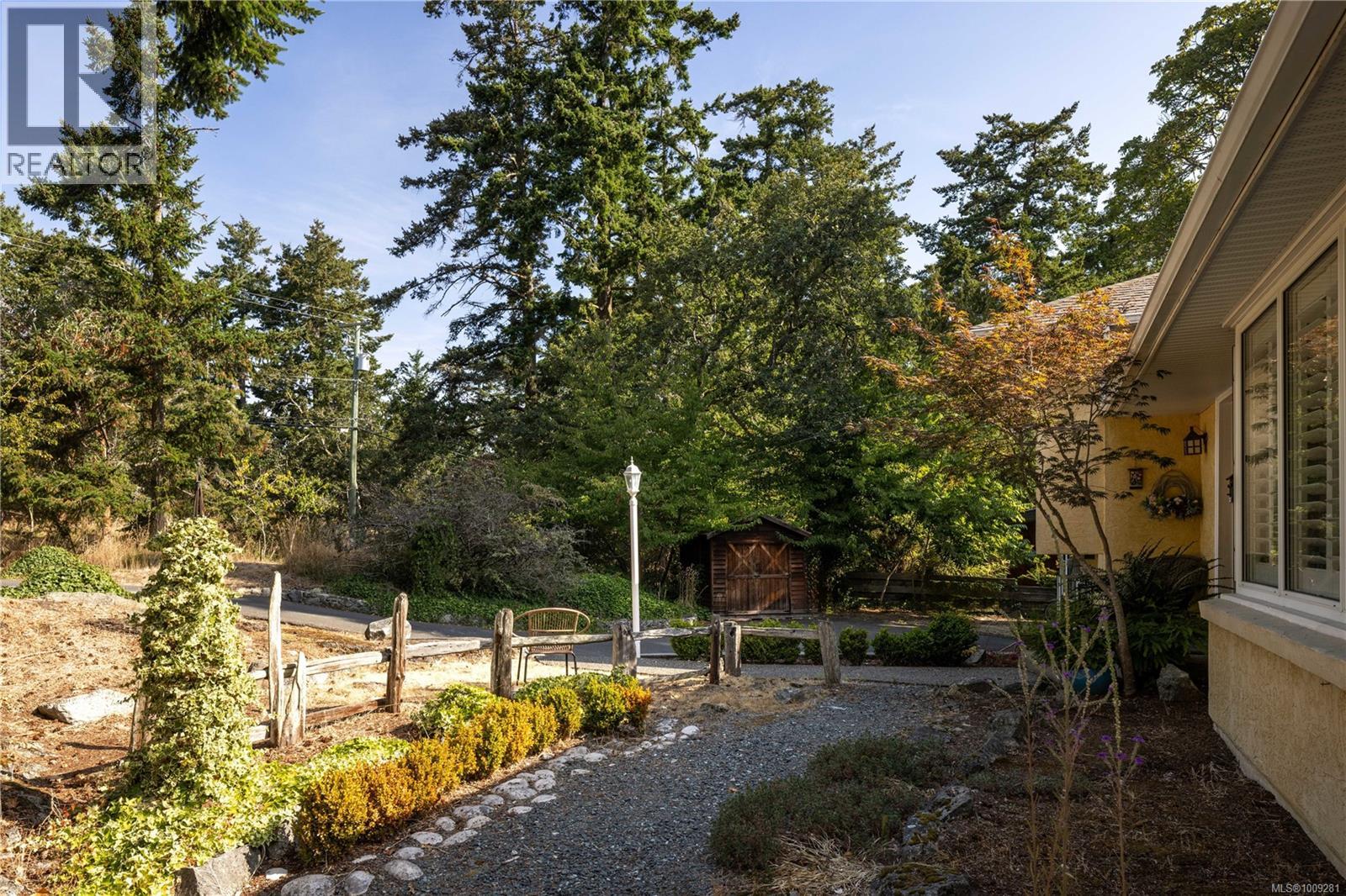 3935 Tudor Avenue, Saanich