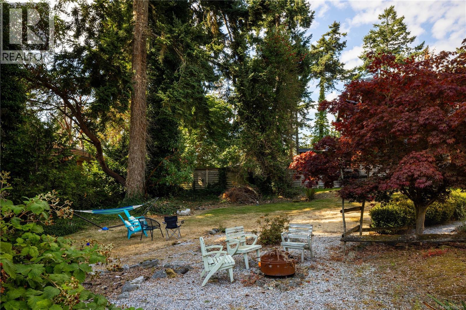  3935 Tudor Avenue, Saanich