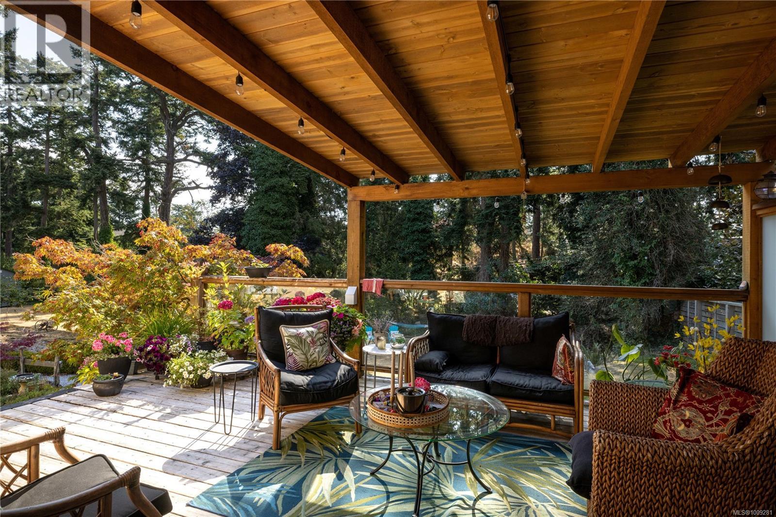  3935 Tudor Avenue, Saanich