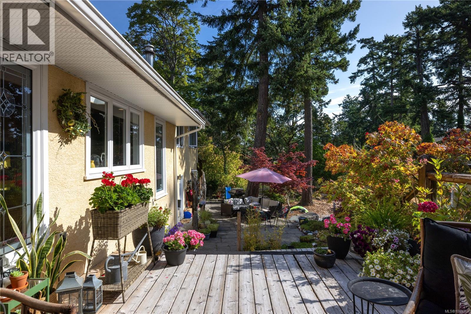  3935 Tudor Avenue, Saanich