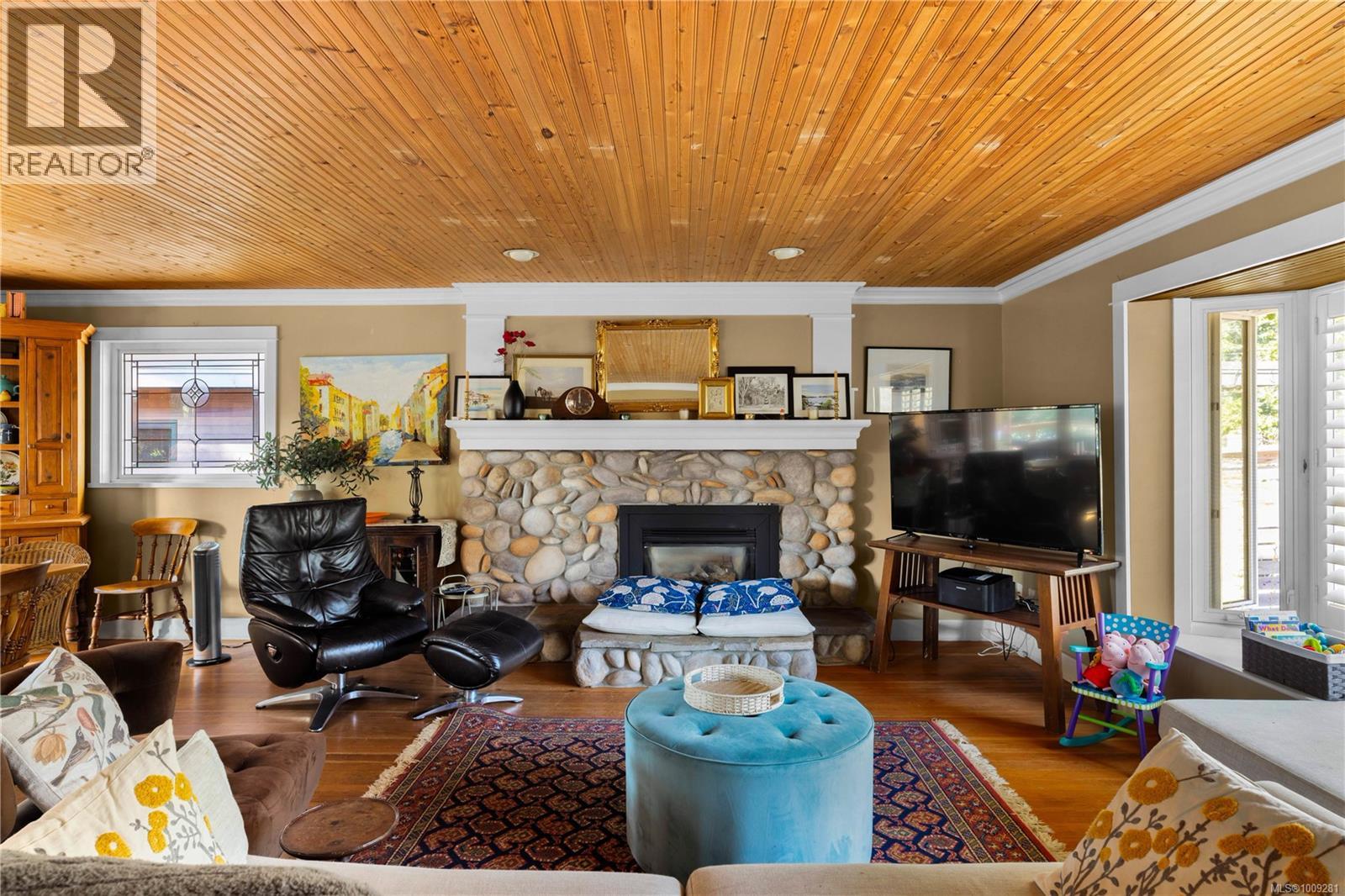  3935 Tudor Avenue, Saanich