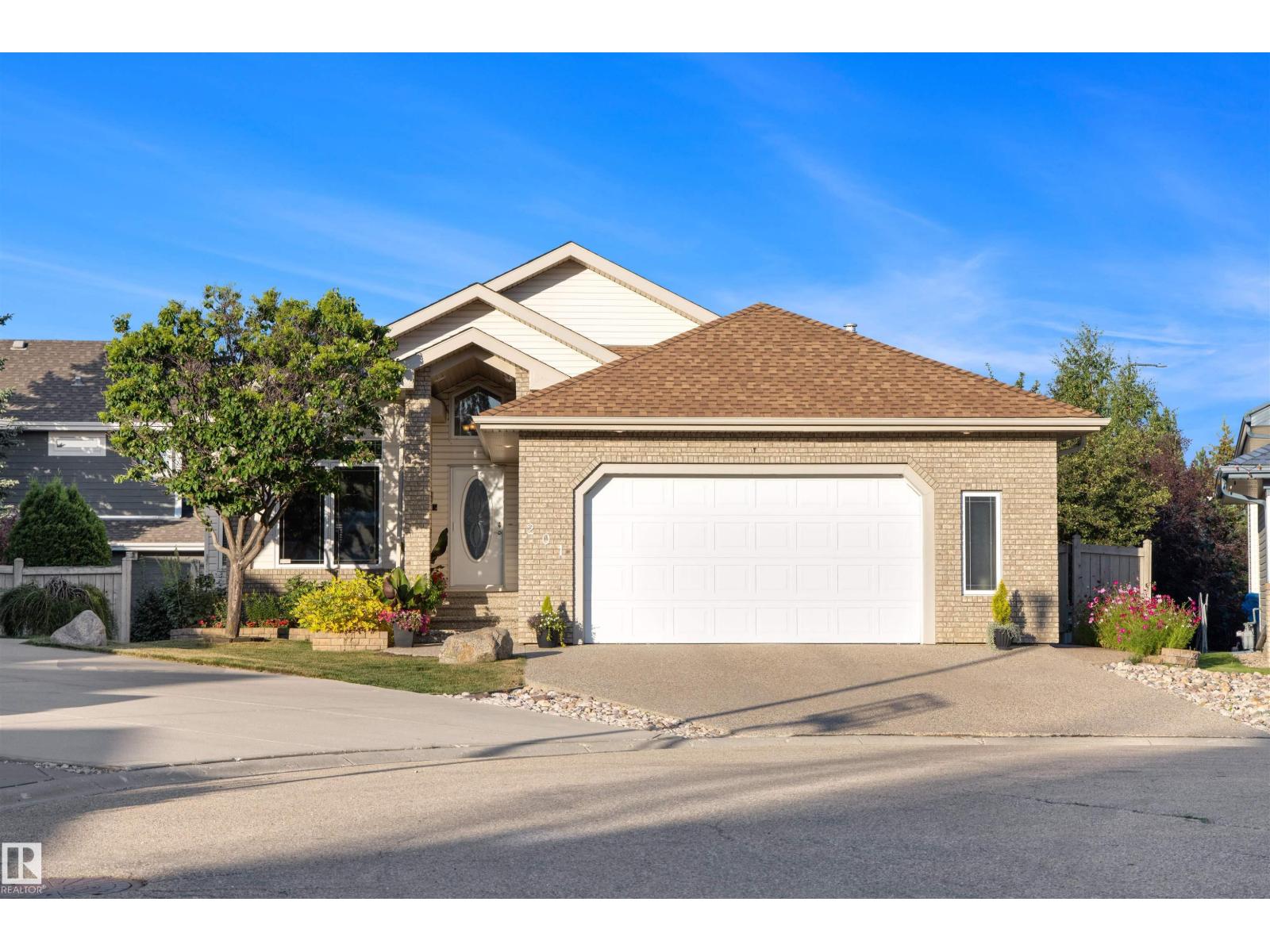Photo 3 of 201 Erin Ridge Dr, St Albert AB