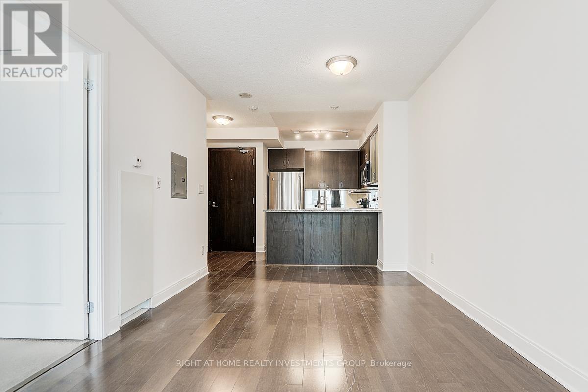 Photo 15 of 704 18 Yorkville Avenue, Toronto ON