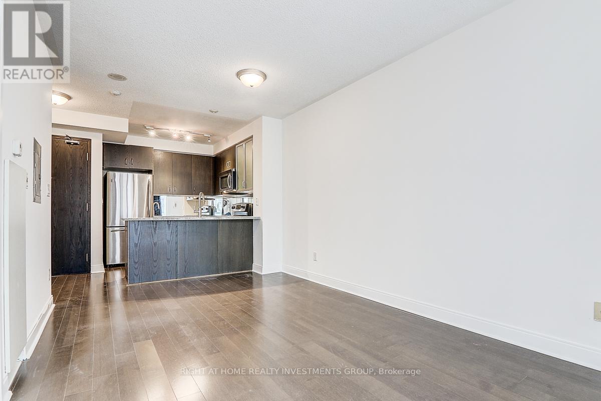 Photo 19 of 704 18 Yorkville Avenue, Toronto ON