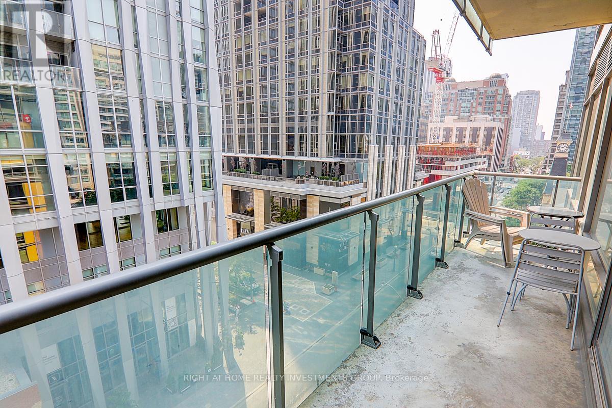 Photo 4 of 704 18 Yorkville Avenue, Toronto ON