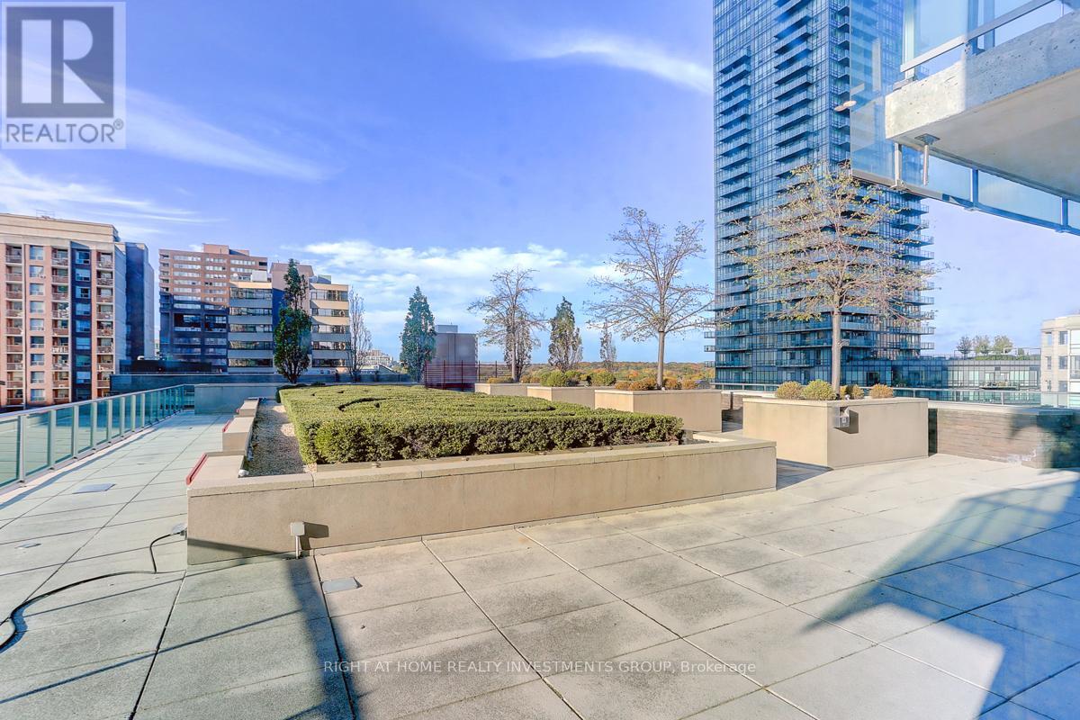 Photo 25 of 704 18 Yorkville Avenue, Toronto ON