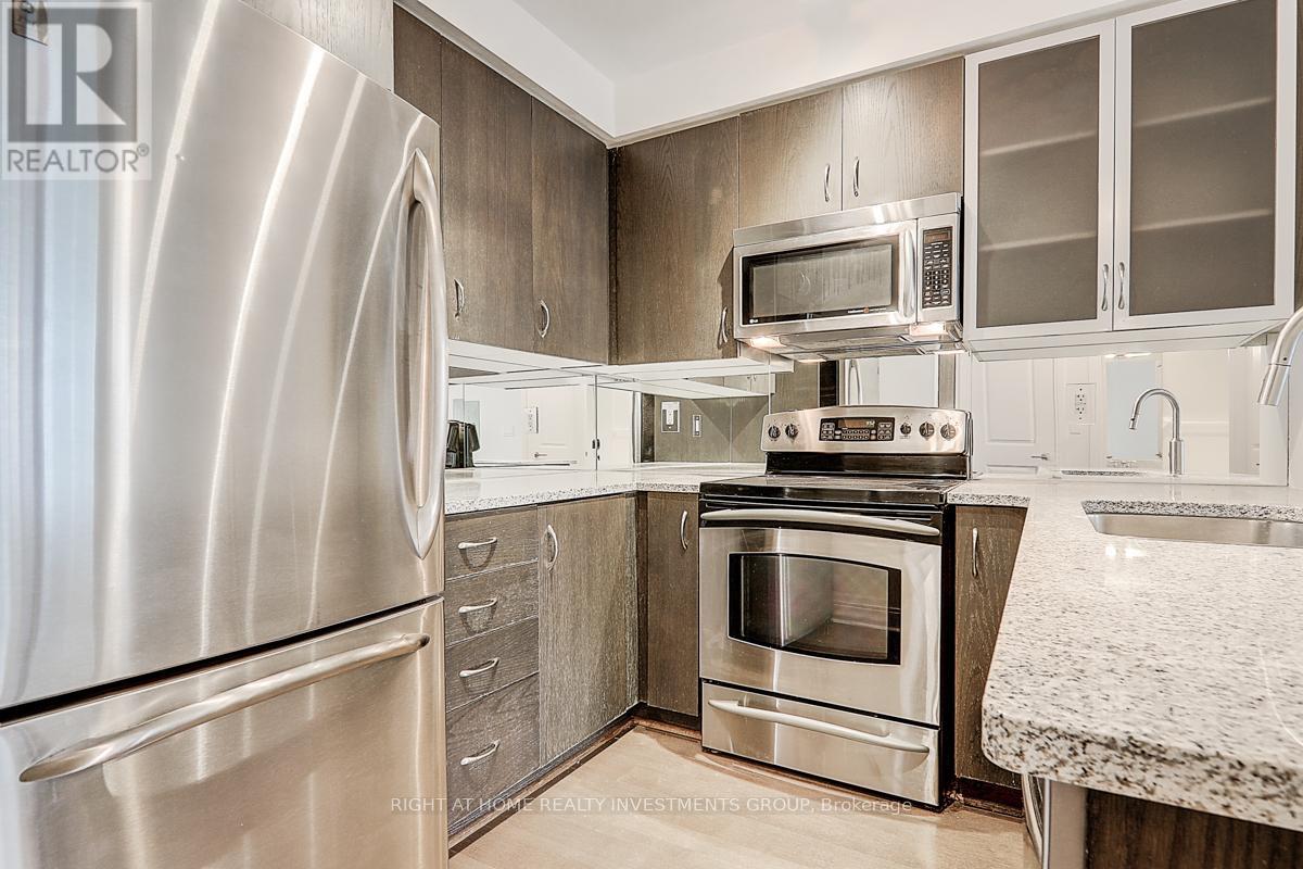Photo 26 of 704 18 Yorkville Avenue, Toronto ON