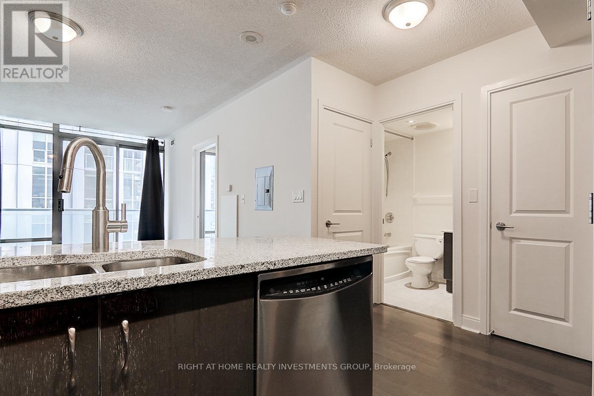 Photo 20 of 704 18 Yorkville Avenue, Toronto ON