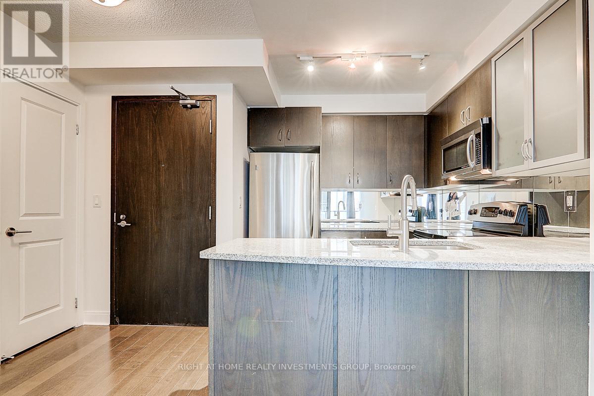 Photo 22 of 704 18 Yorkville Avenue, Toronto ON