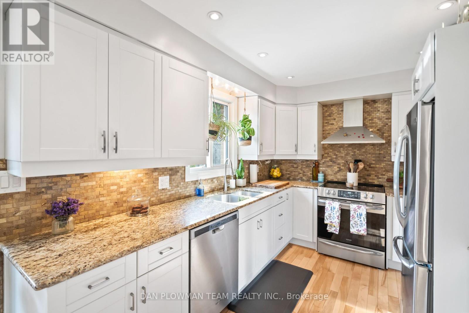 Photo 31 of 71 Barley Mill Crescent, Clarington ON