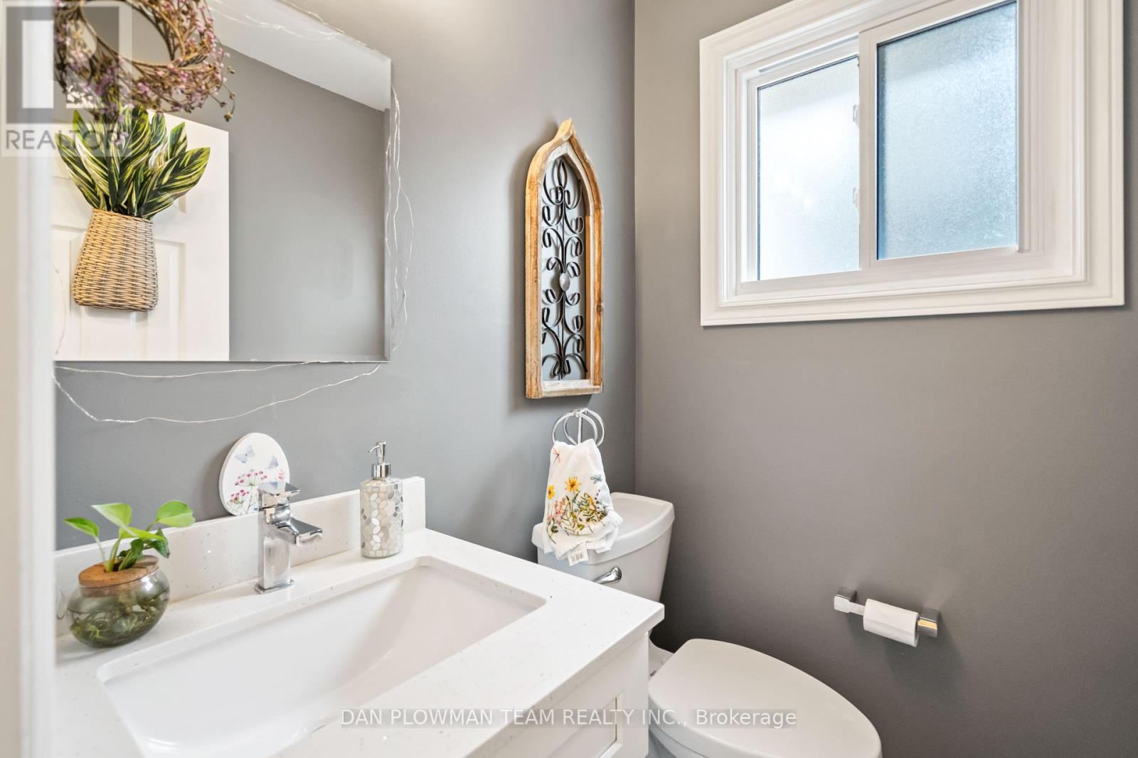 Photo 17 of 71 Barley Mill Crescent, Clarington ON