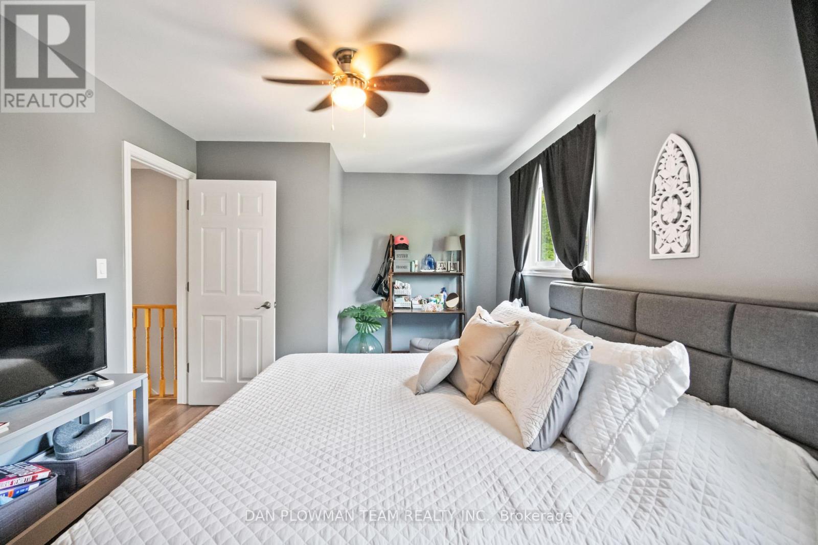 Photo 18 of 71 Barley Mill Crescent, Clarington ON