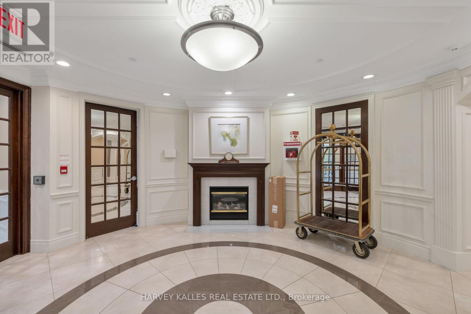 Photo 41 of 212 3085 Bloor Street W, Toronto ON