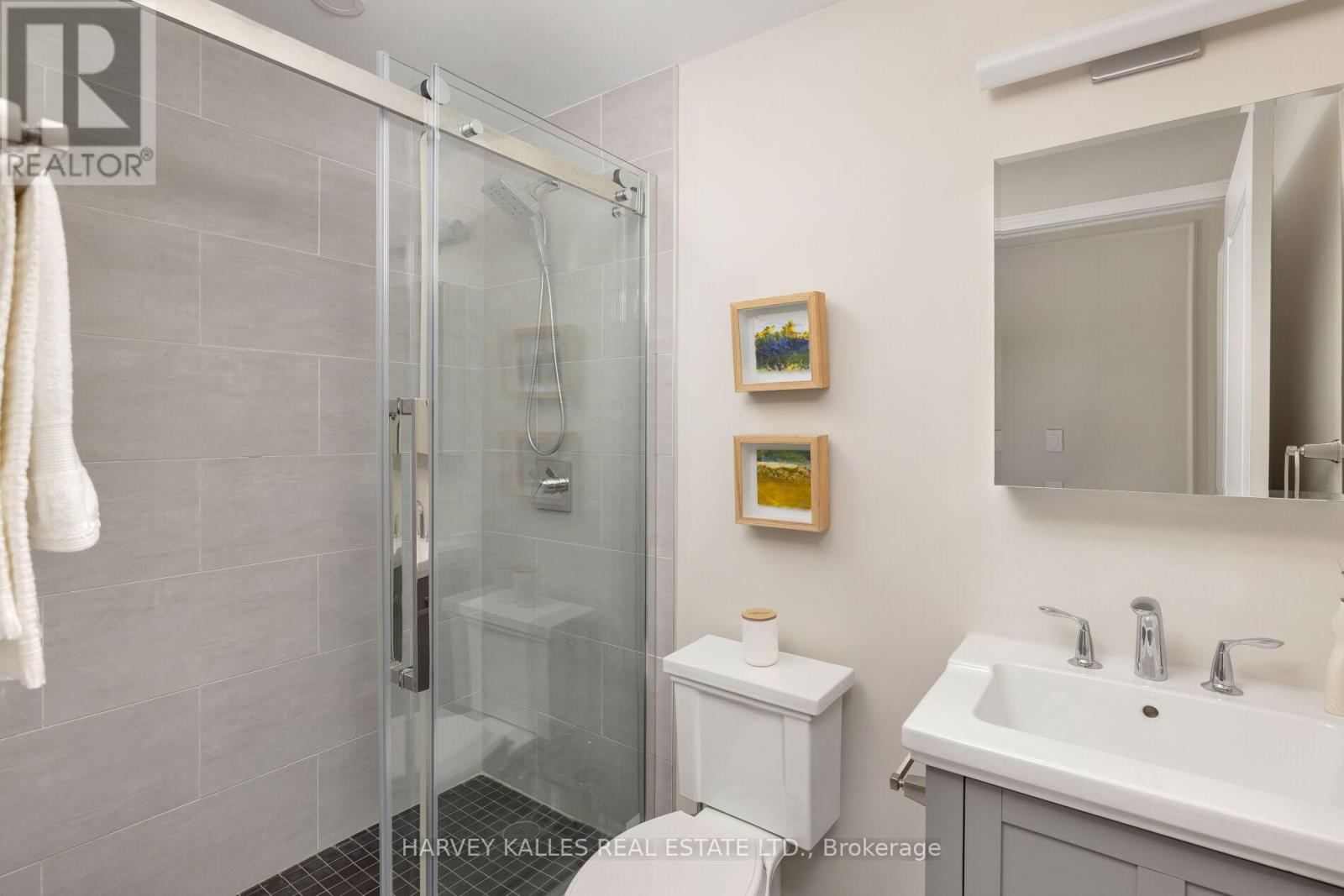 Photo 38 of 212 3085 Bloor Street W, Toronto ON