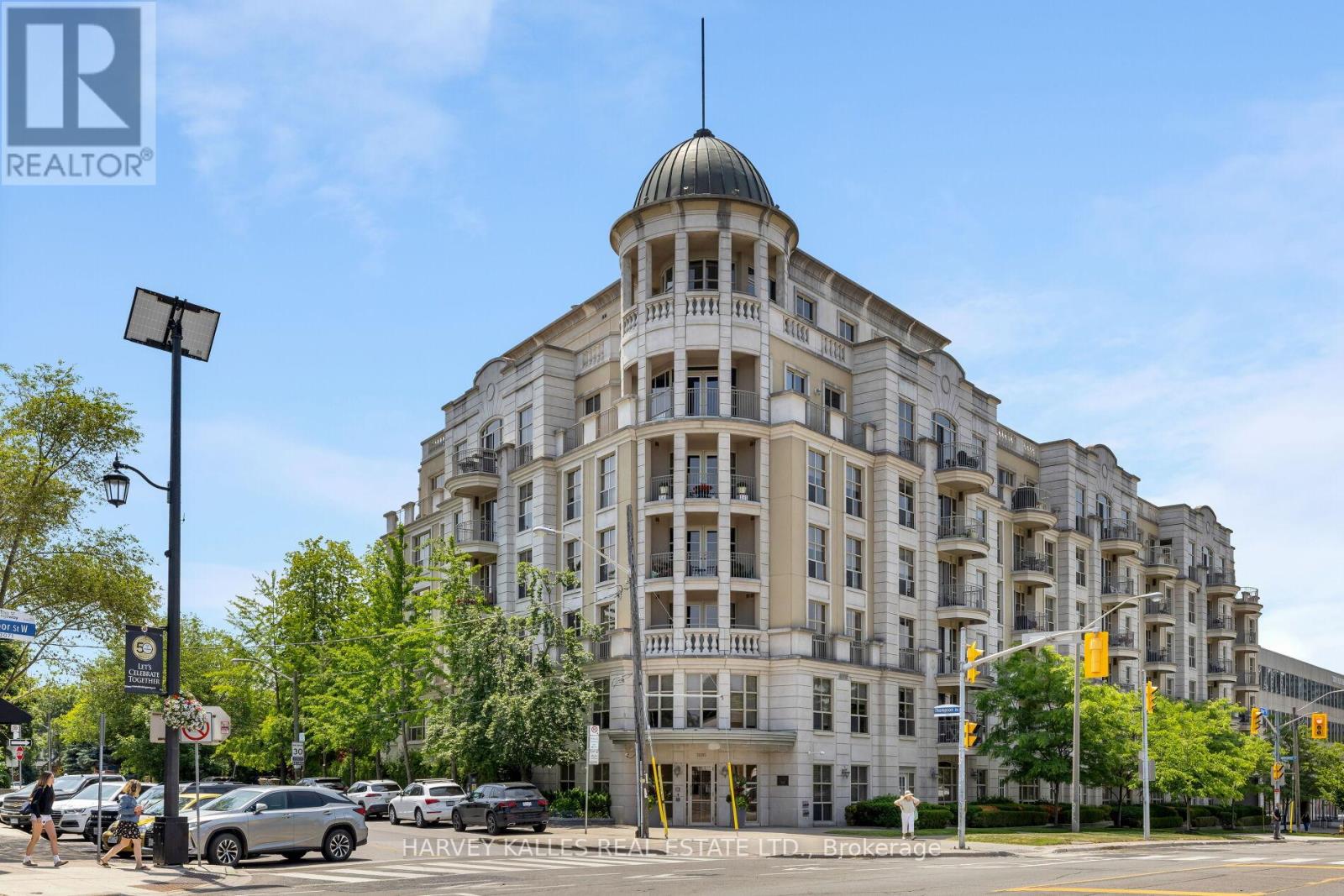 Photo 2 of 212 3085 Bloor Street W, Toronto ON