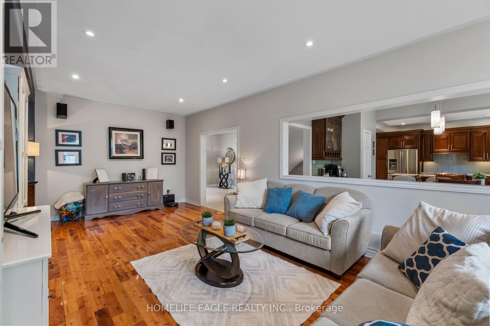 Photo 11 of 14 Rebecca Court, Barrie ON