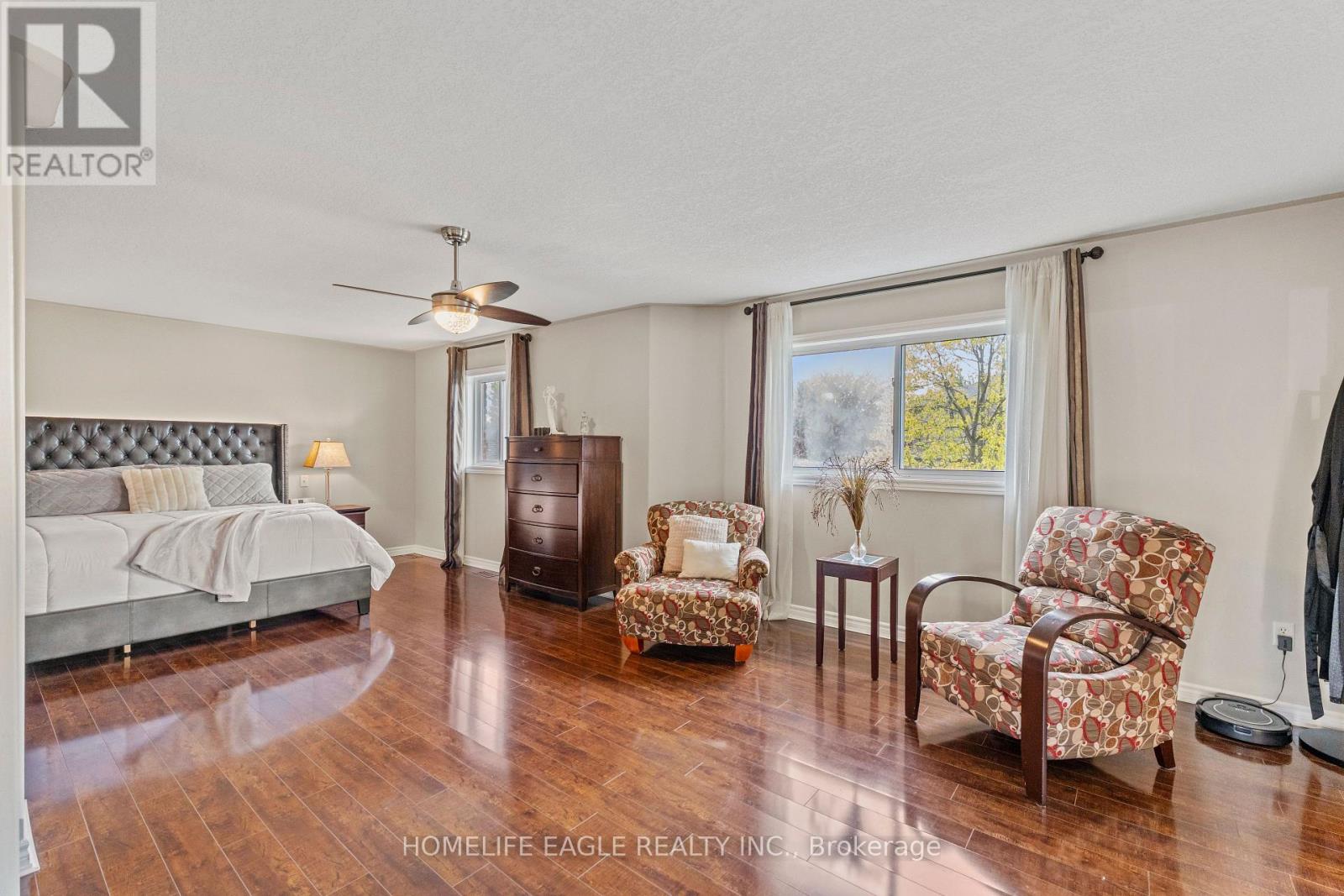 Photo 12 of 14 Rebecca Court, Barrie ON