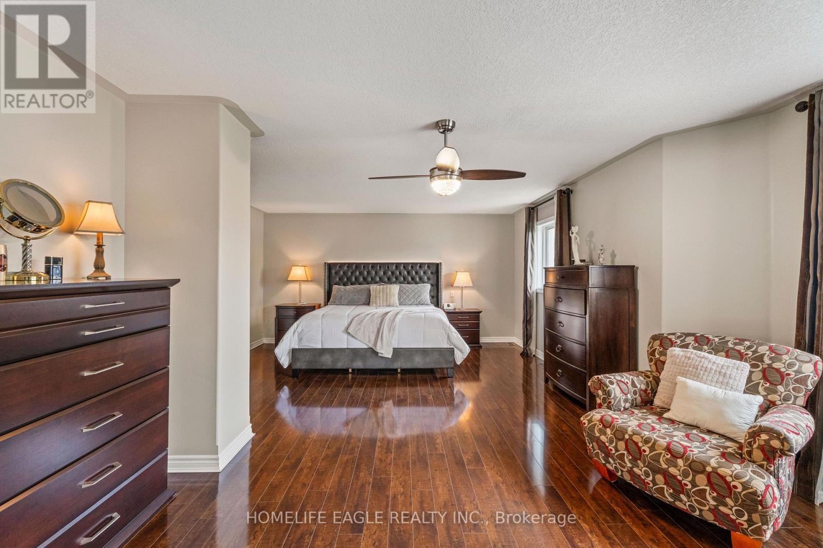 Photo 13 of 14 Rebecca Court, Barrie ON