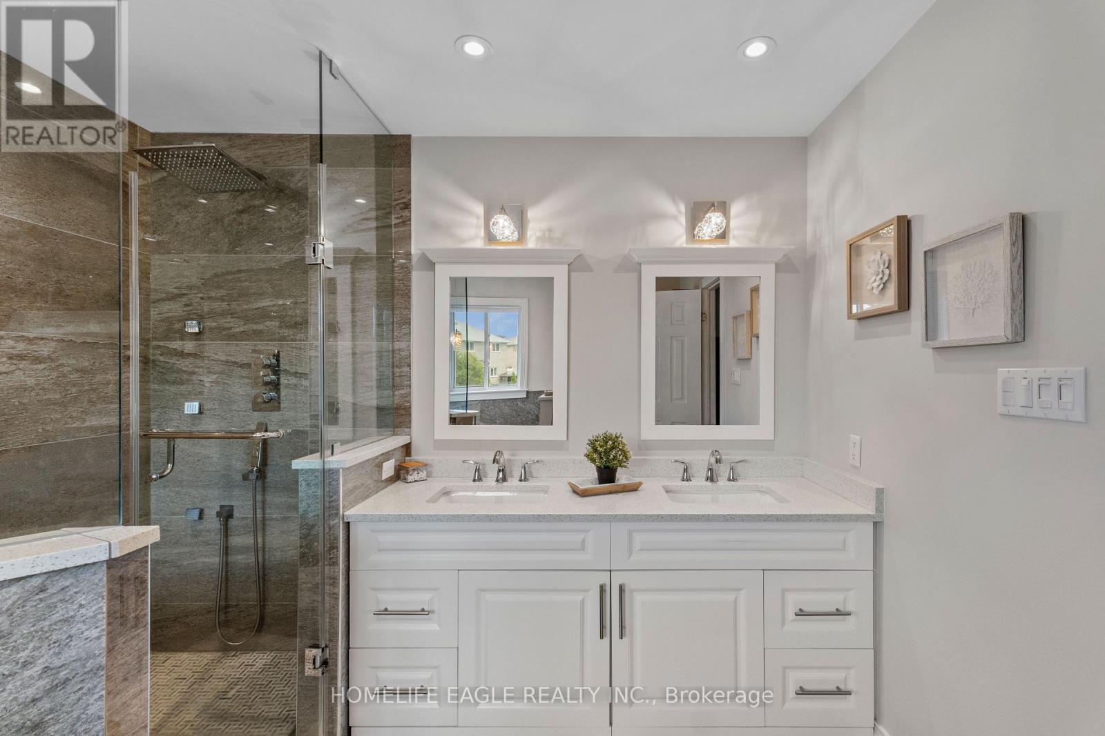 Photo 16 of 14 Rebecca Court, Barrie ON
