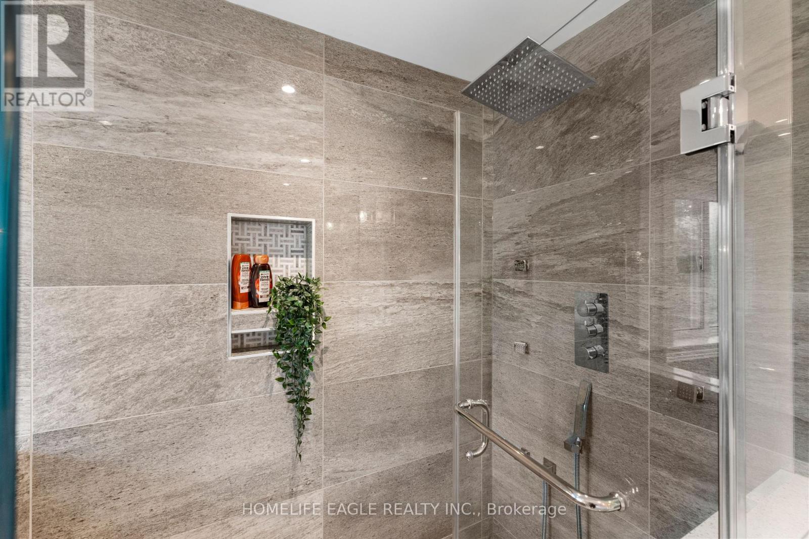Photo 17 of 14 Rebecca Court, Barrie ON