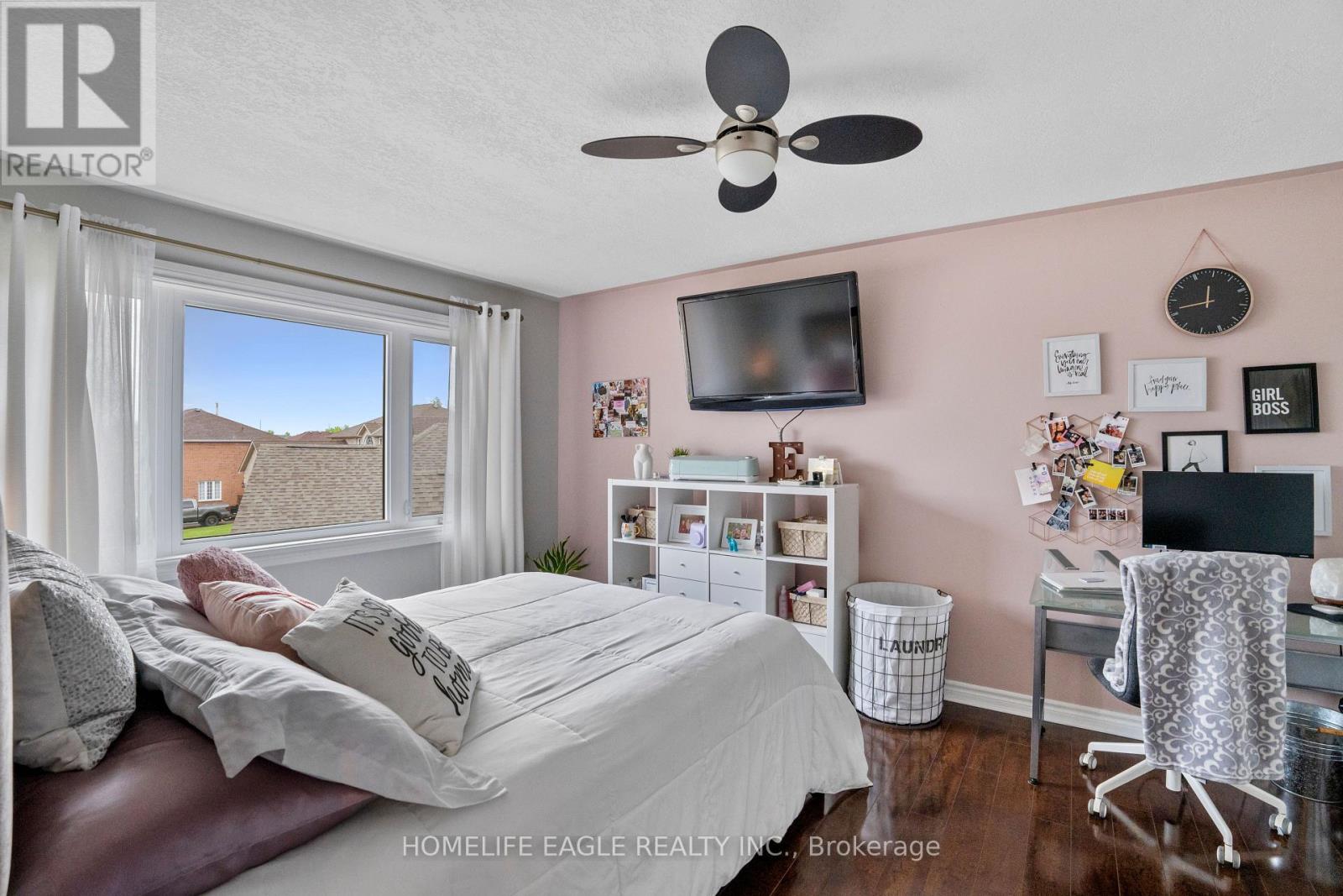 Photo 18 of 14 Rebecca Court, Barrie ON