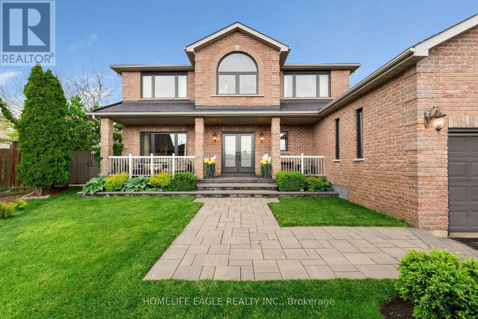 Photo 2 of 14 Rebecca Court, Barrie ON