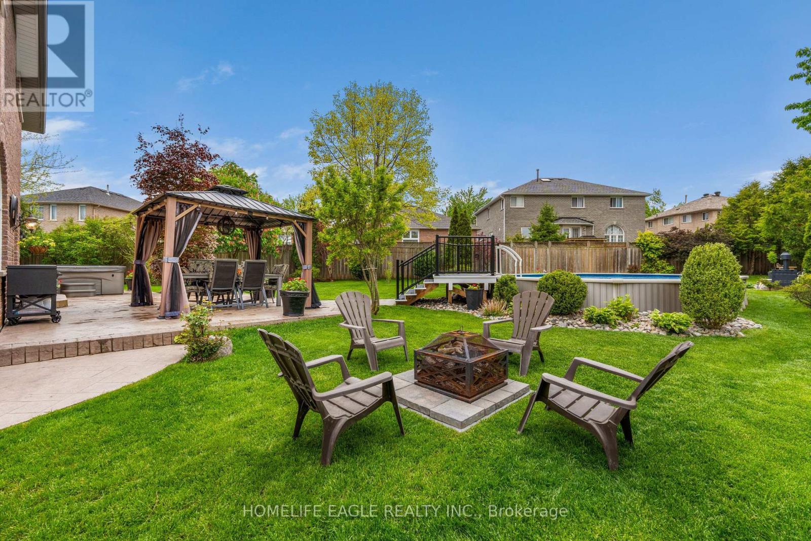 Photo 24 of 14 Rebecca Court, Barrie ON