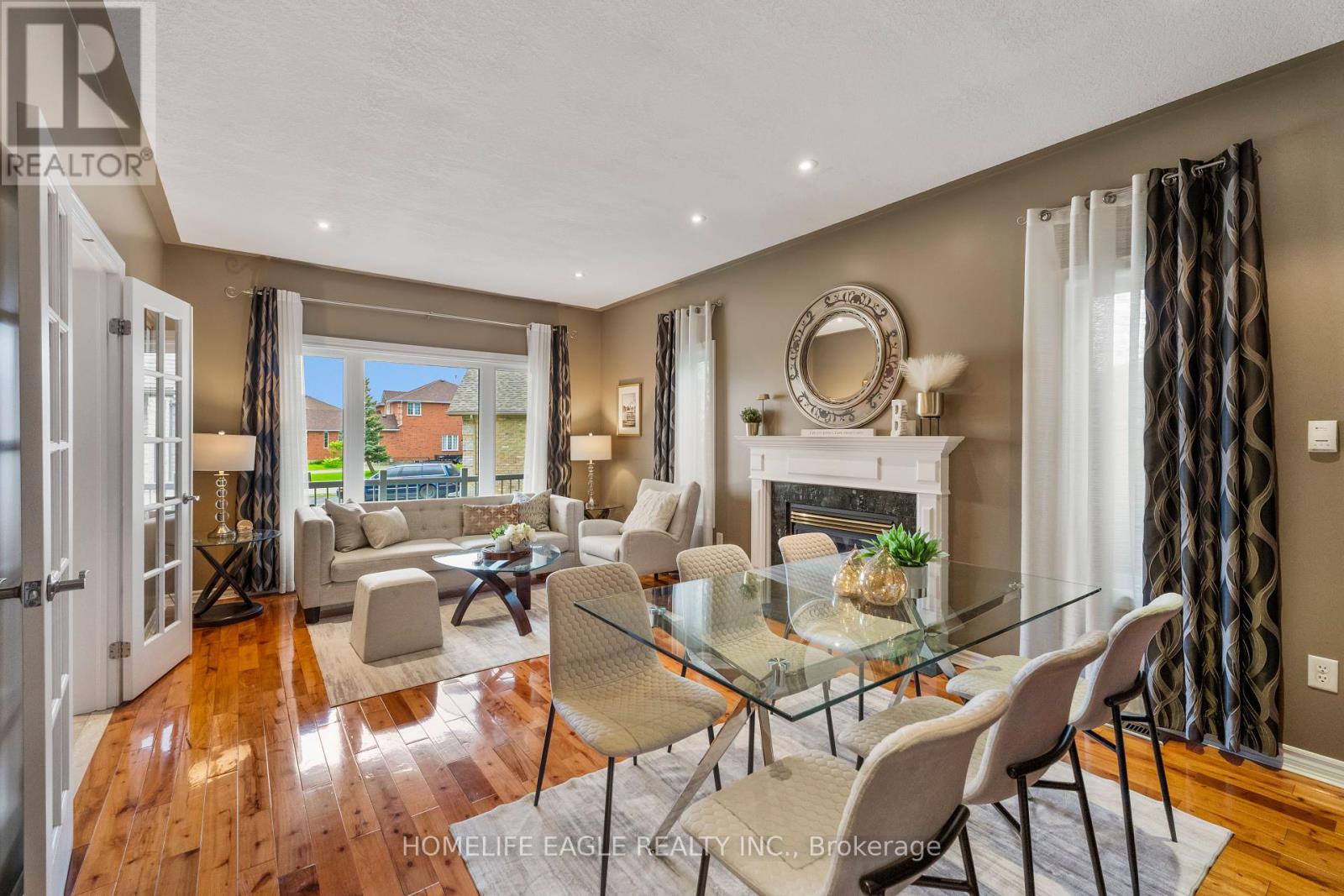 Photo 5 of 14 Rebecca Court, Barrie ON