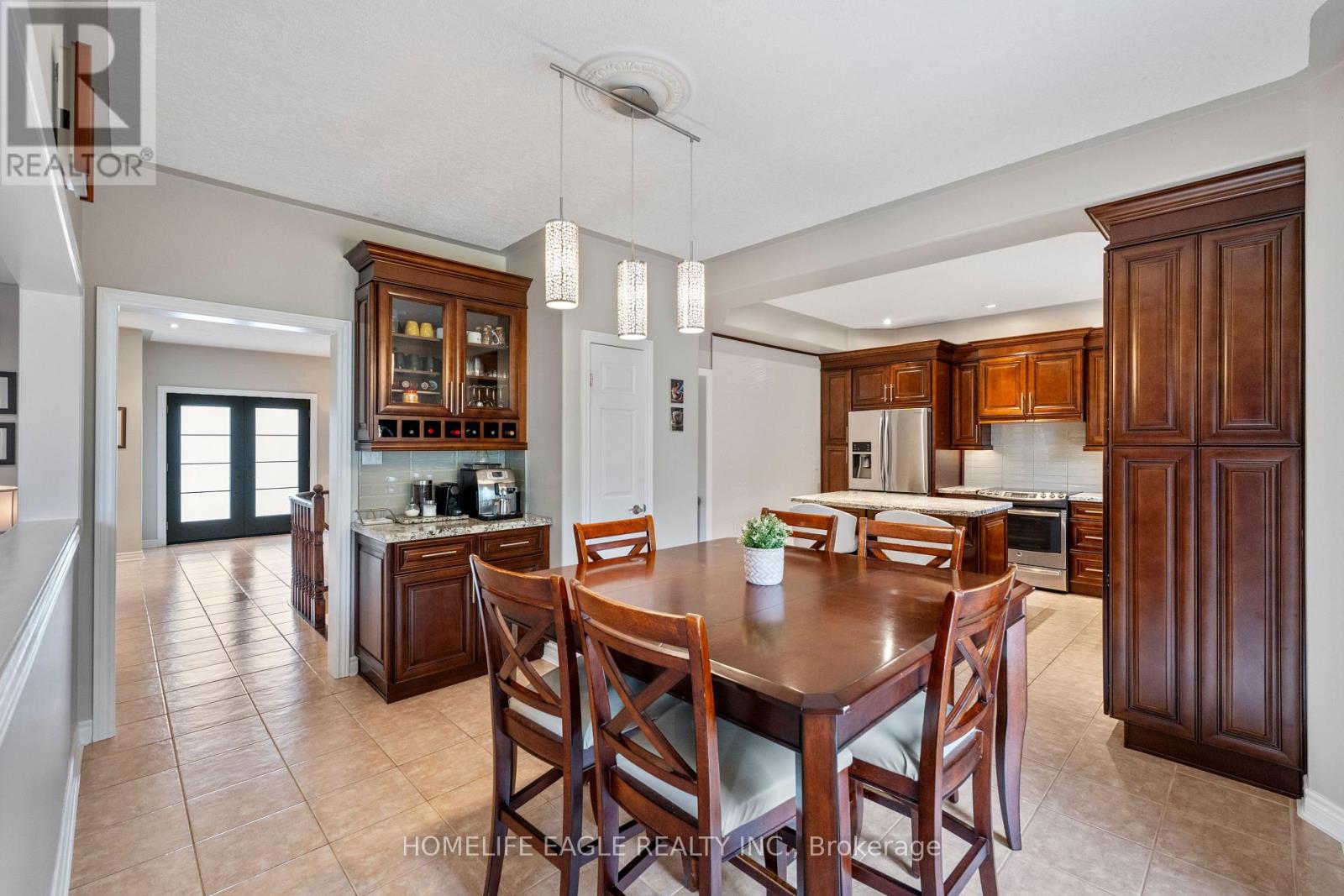 Photo 9 of 14 Rebecca Court, Barrie ON
