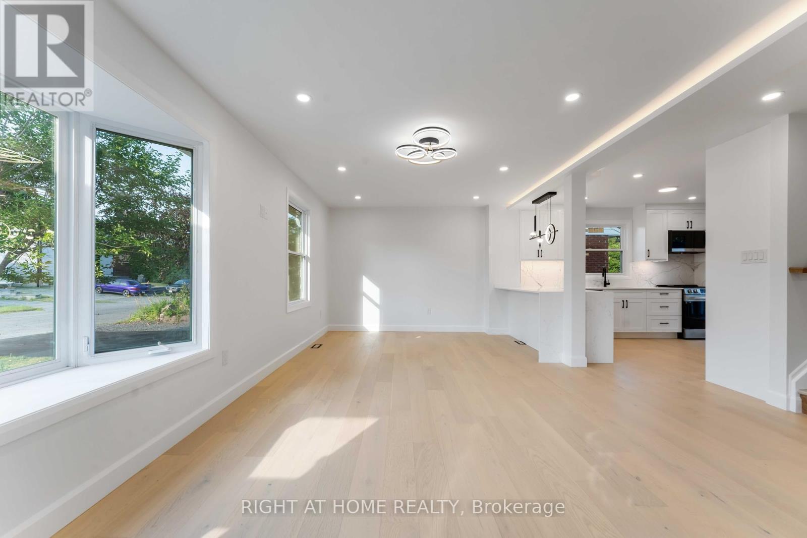 Photo 8 of 2700 Priscilla Street, Ottawa ON