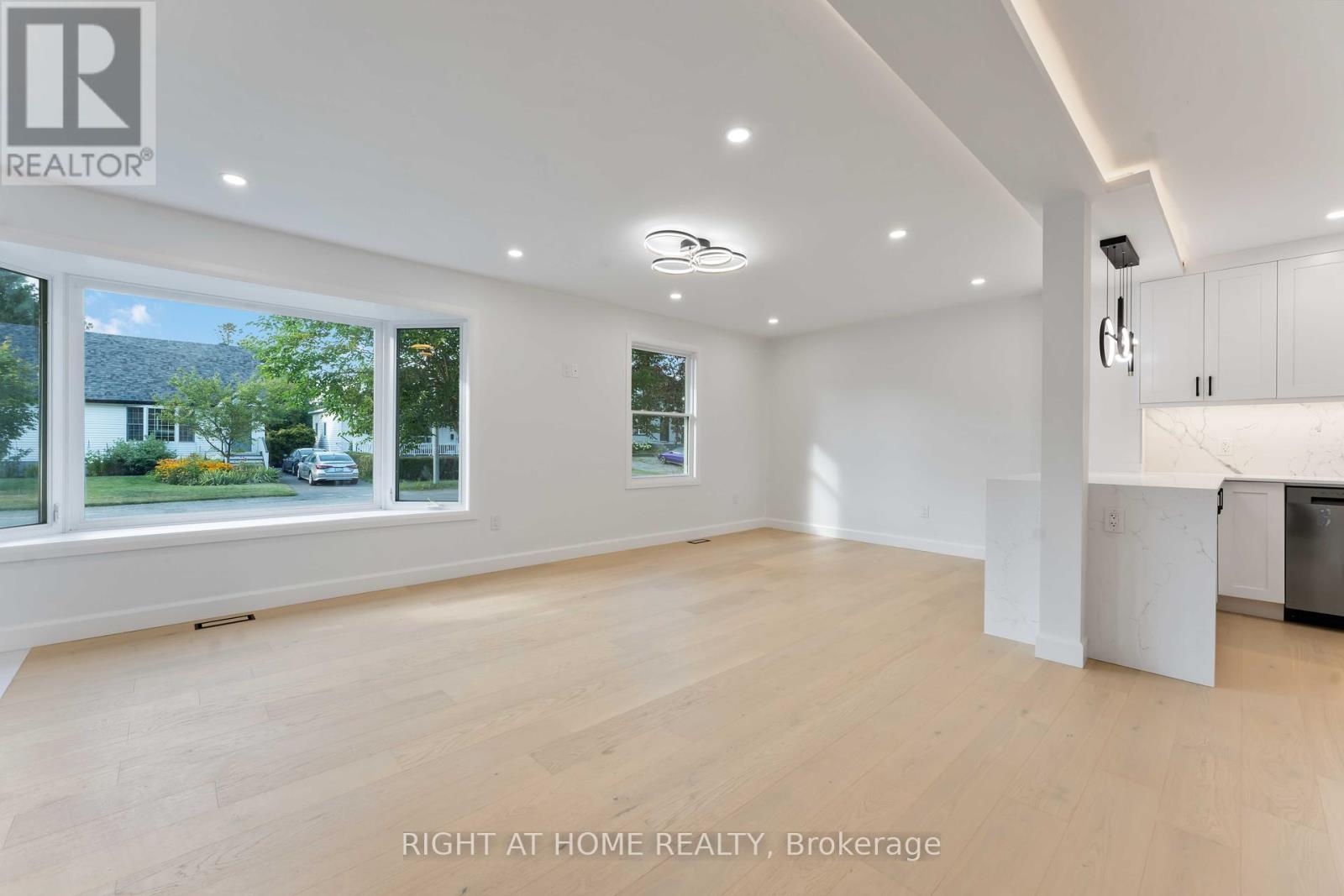 Photo 9 of 2700 Priscilla Street, Ottawa ON